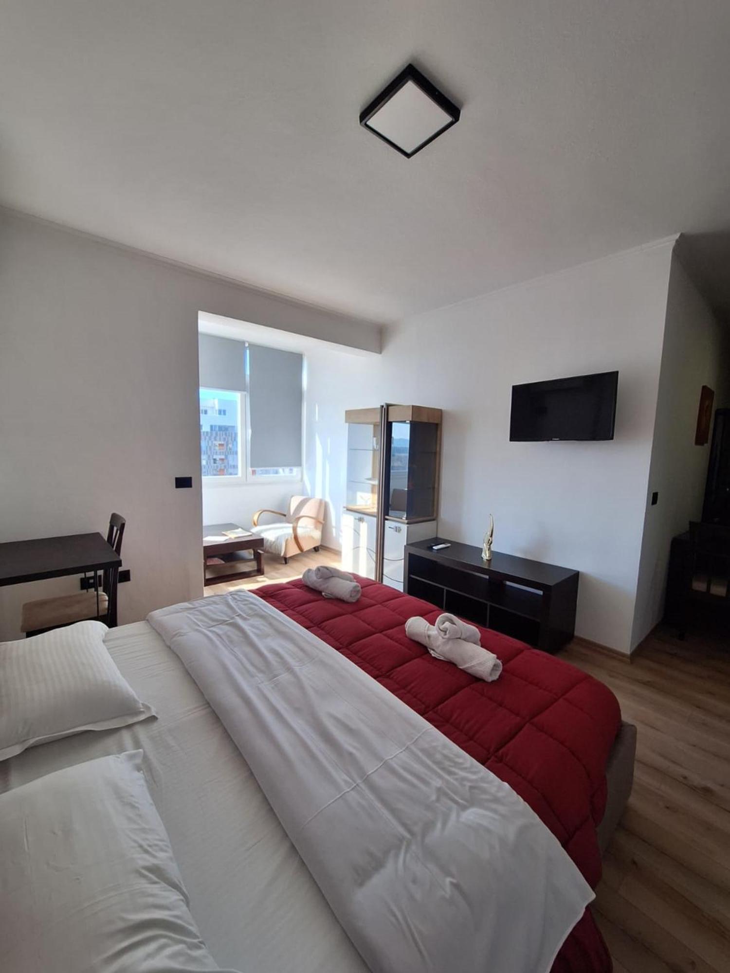 Albania Apartment Near Tirana City Center Double Or Twin Bed Dış mekan fotoğraf